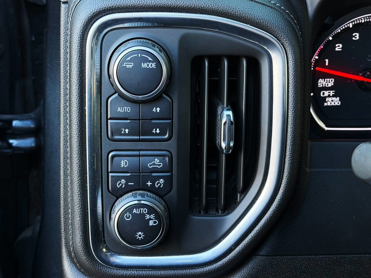 Used 2021 Chevrolet Silverado 1500 RST w/ Convenience Package II AWD/4WD image 30