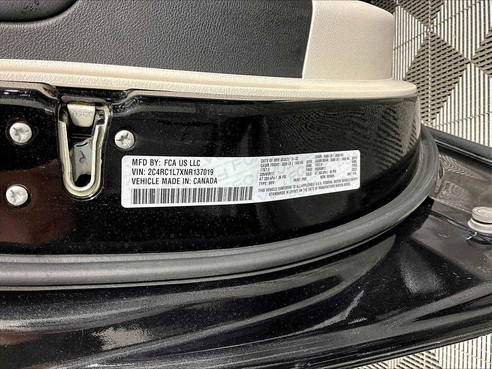 Used 2022 Chrysler Pacifica Touring-L FWD image 16
