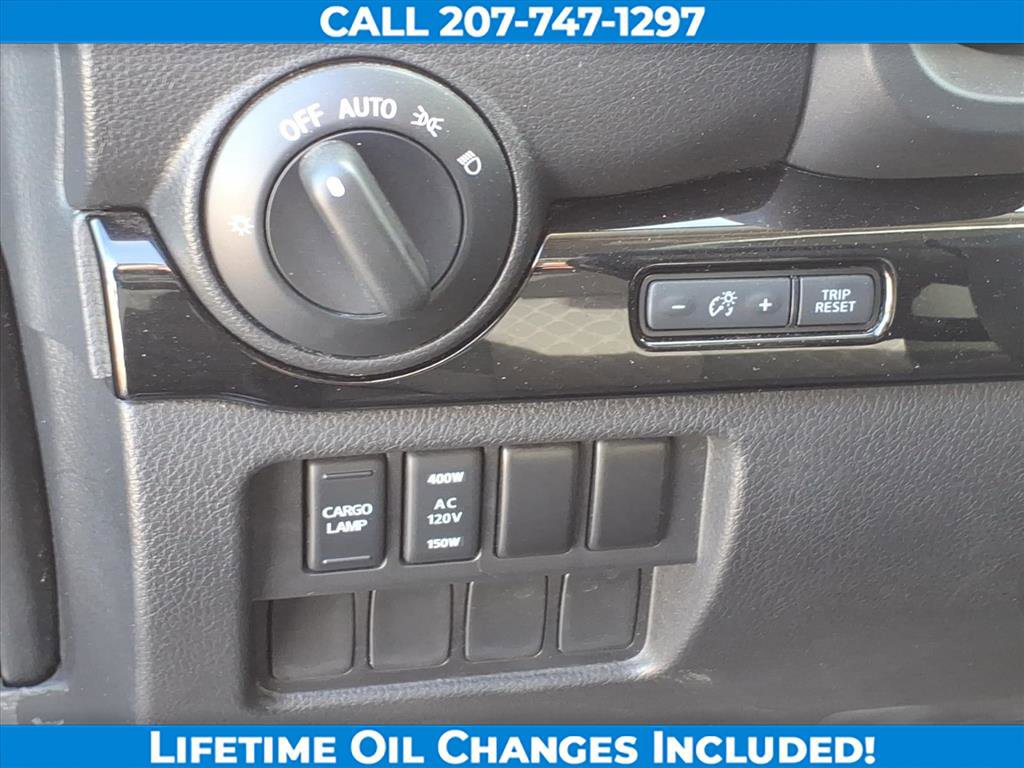 Used 2021 Nissan Titan SV w/ SV Convenience Package image 15