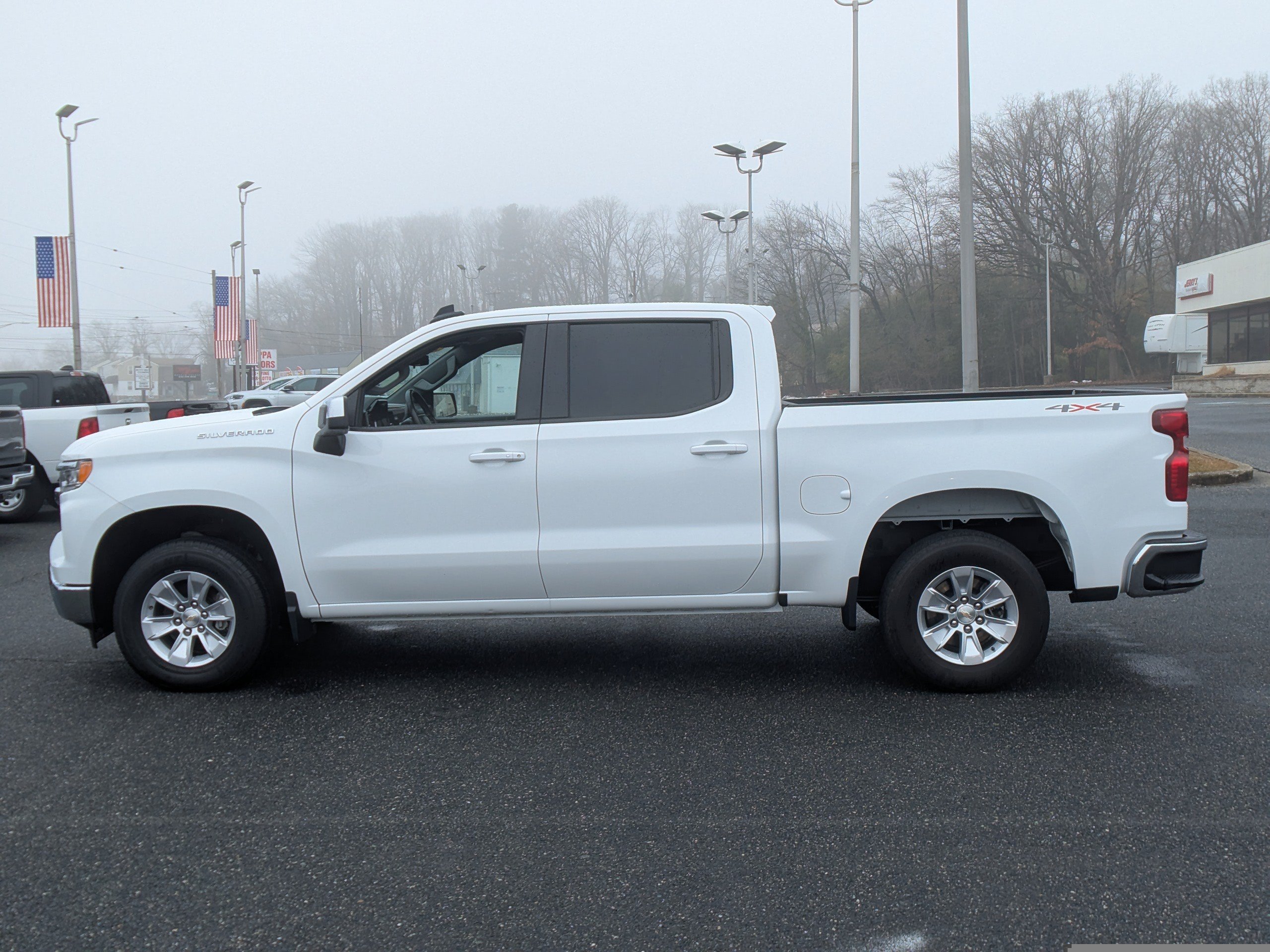 Used 2025 Chevrolet Silverado 1500 LT AWD/4WD image 5