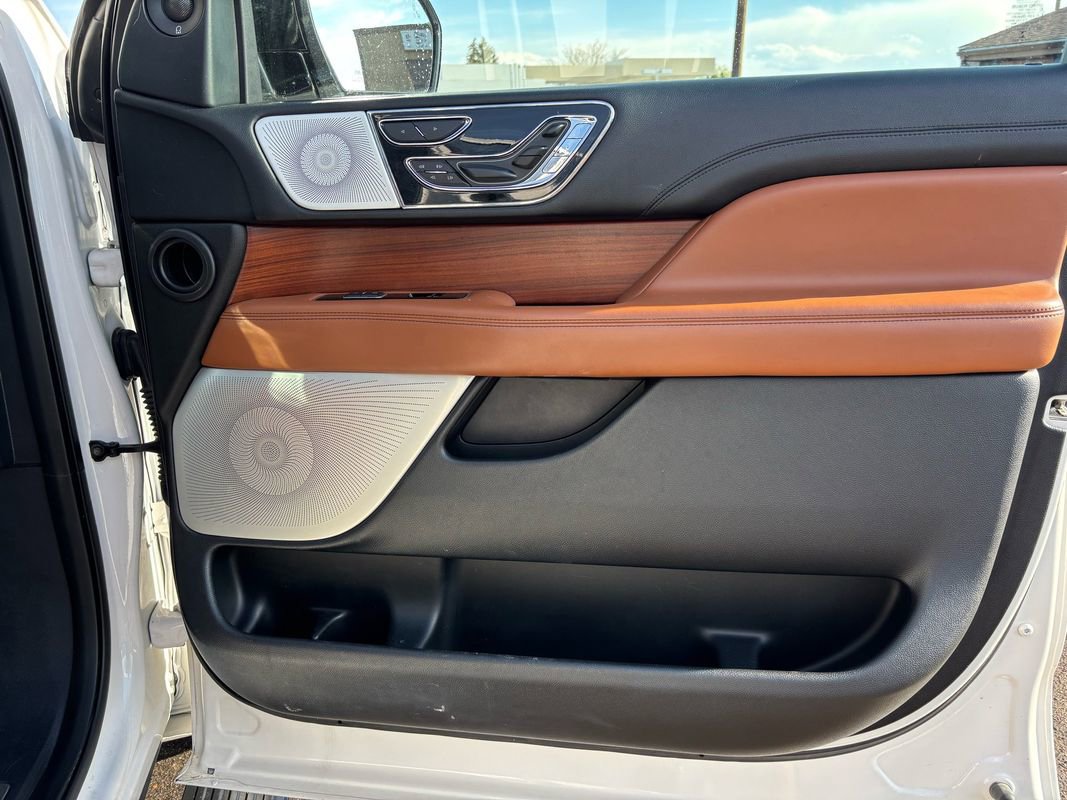 Used 2018 Lincoln Navigator Reserve w/ Technology Package AWD/4WD image 24