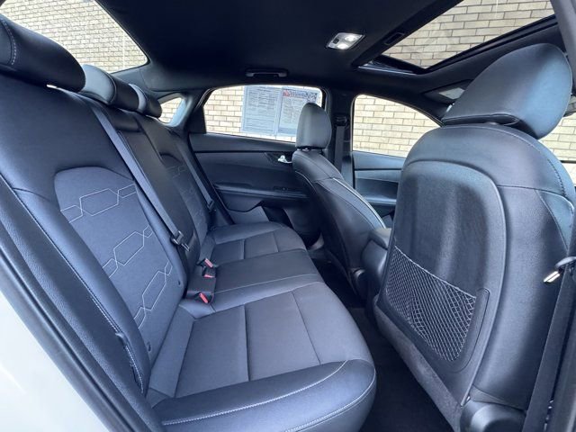 Used 2023 Kia Forte GT-Line w/ GT-Line Premium Package image 13
