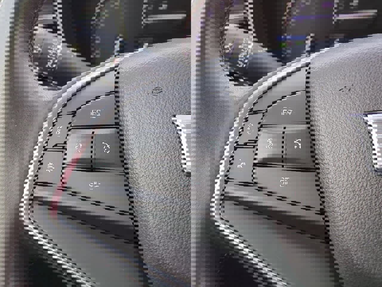 Used 2018 Cadillac XT5 Luxury w/ Driver Awareness Package image 25