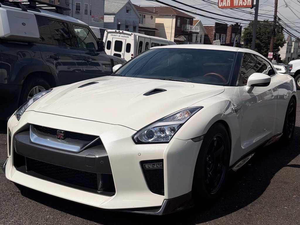 Used 2019 Nissan GT-R Premium w/ Premium Interior Package AWD/4WD image 3