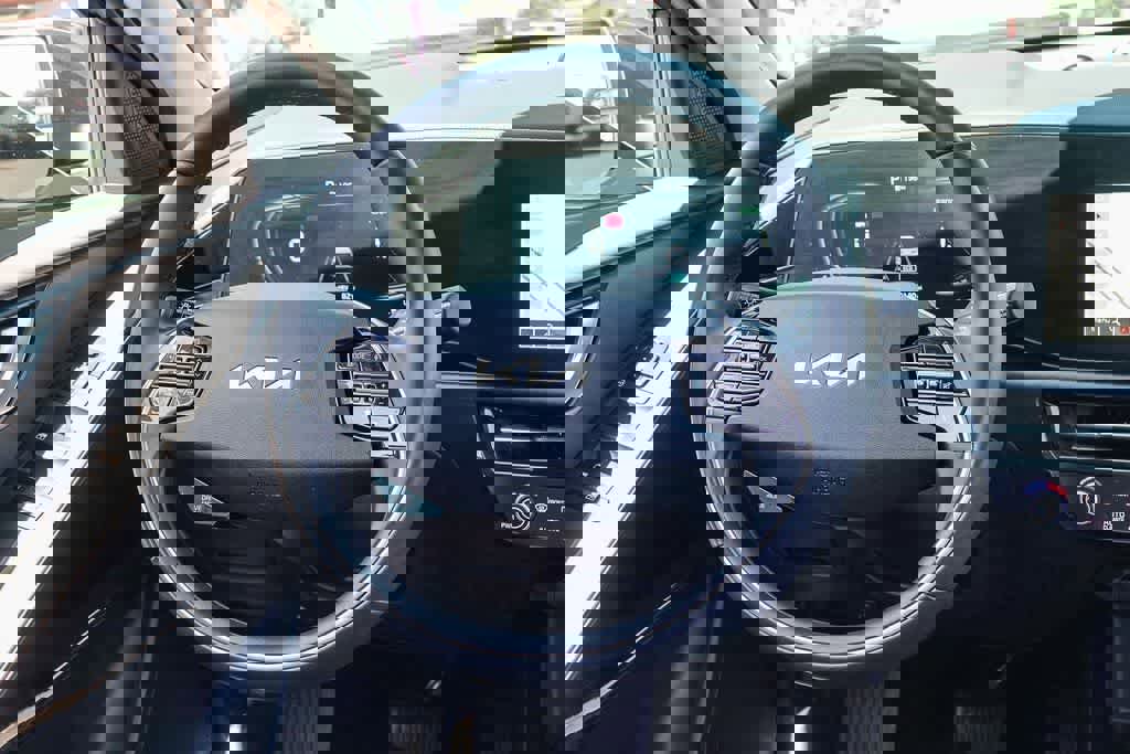 Certified 2024 Kia Niro EX image 14