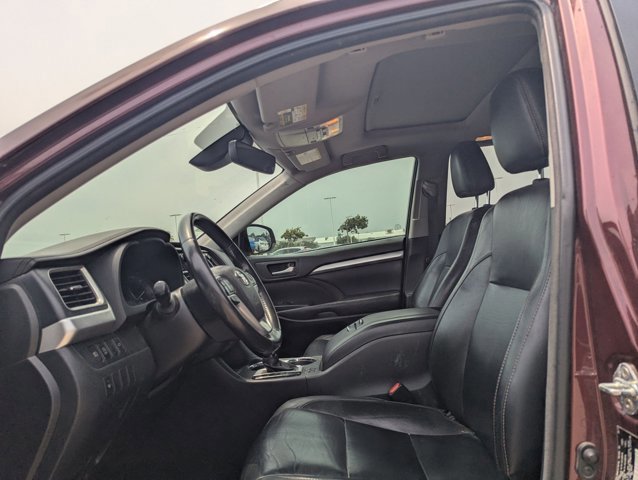 Used 2017 Toyota Highlander XLE FWD image 12