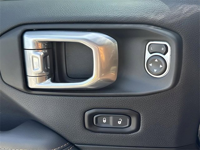 Used 2023 Jeep Gladiator Overland image 17