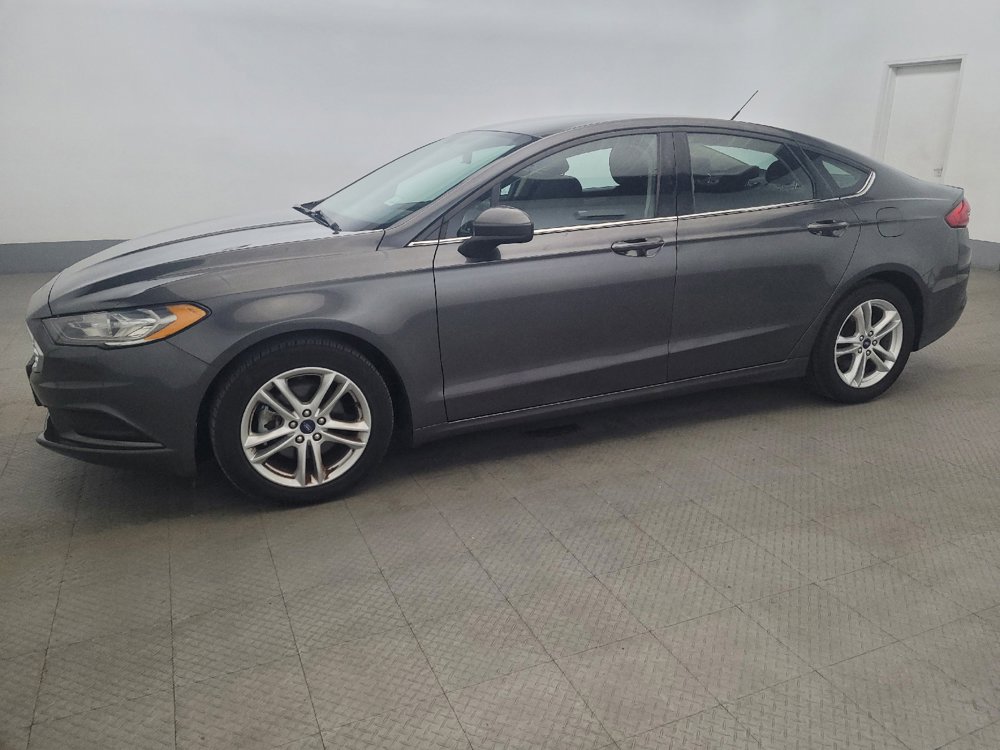 Used 2018 Ford Fusion SE w/ Fusion SE Technology Package FWD image 2