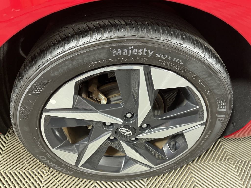 Used 2022 Hyundai Elantra Limited w/ Preferred Accessory Package image 14