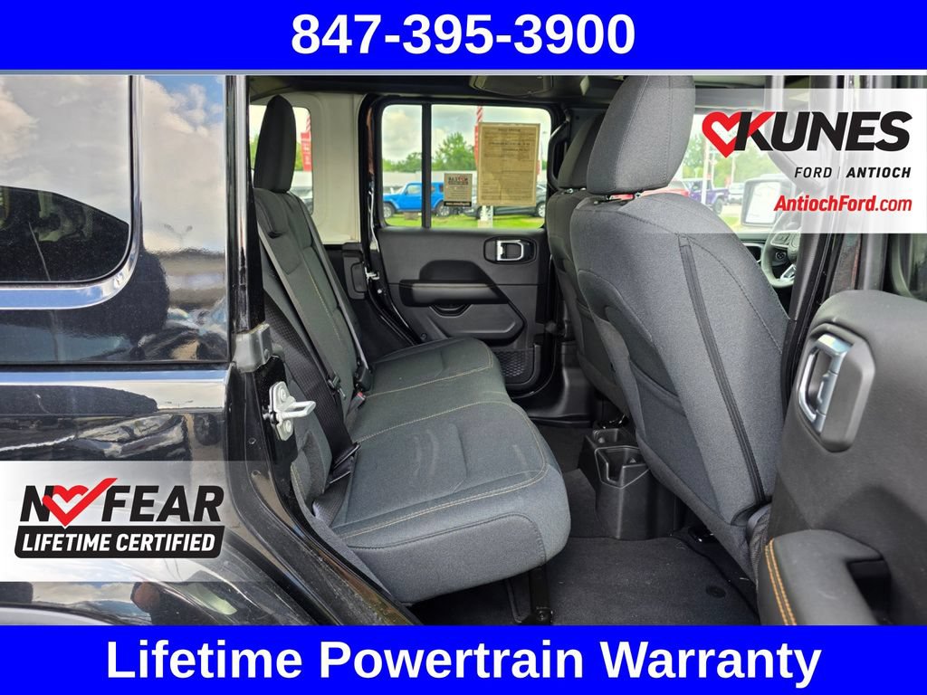 Used 2025 Jeep Wrangler Unlimited Sahara AWD/4WD image 35
