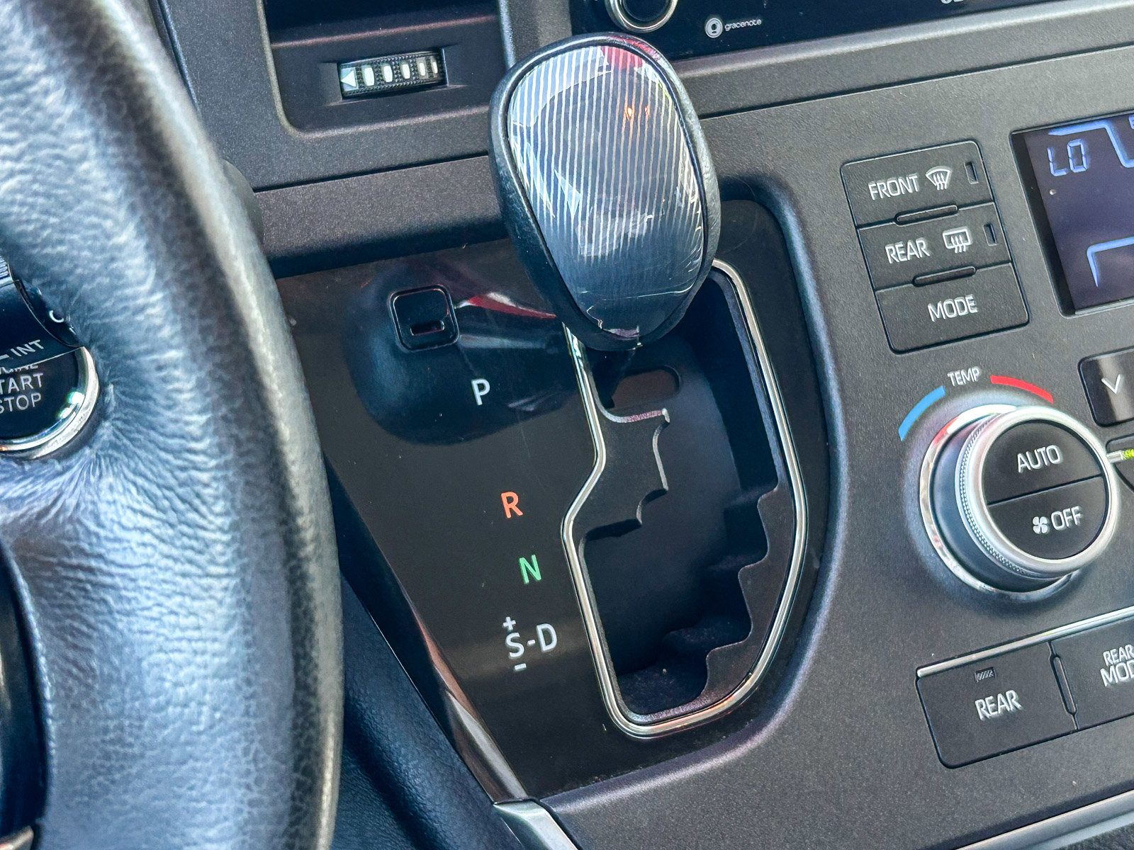 Used 2020 Toyota Sienna SE w/ SE Preferred Package FWD image 18