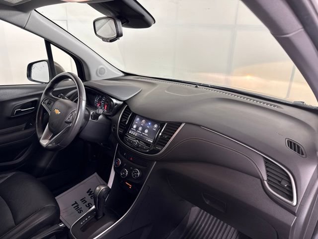 Used 2021 Chevrolet Trax LT w/ Premium Seat Package FWD image 32