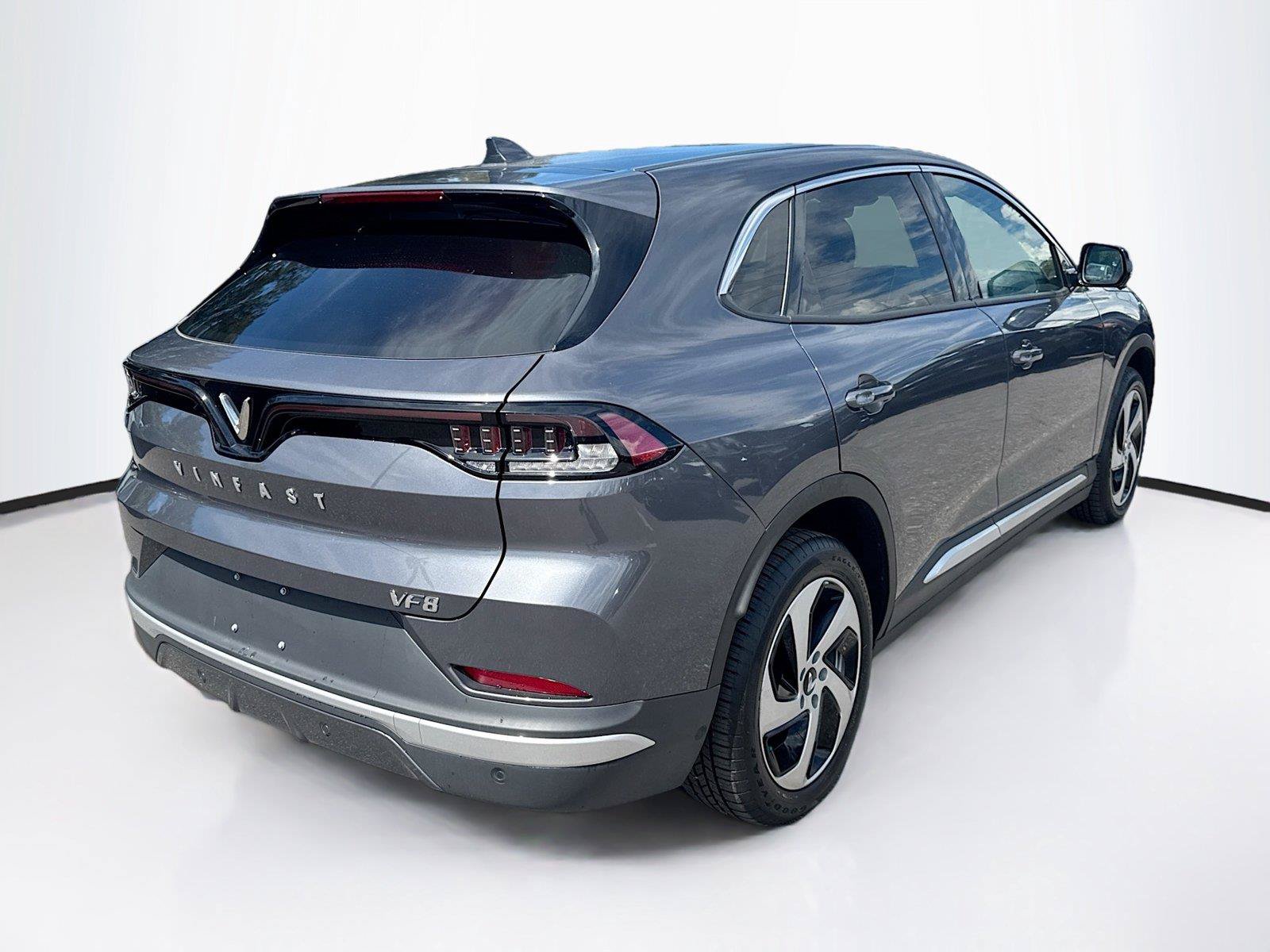 Used 2025 VinFast VF 8 Eco AWD/4WD image 5