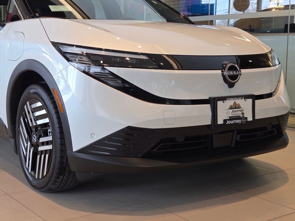 New 2026 Nissan Leaf SV+ w/ Floor Mat Package (SV+) image 2