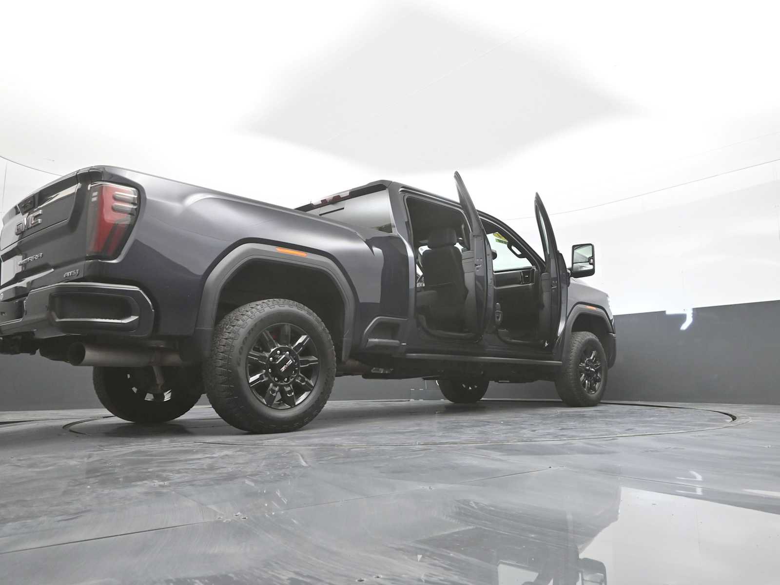 Used 2024 GMC Sierra 2500 AT4 w/ AT4 Premium Plus Package AWD/4WD image 48