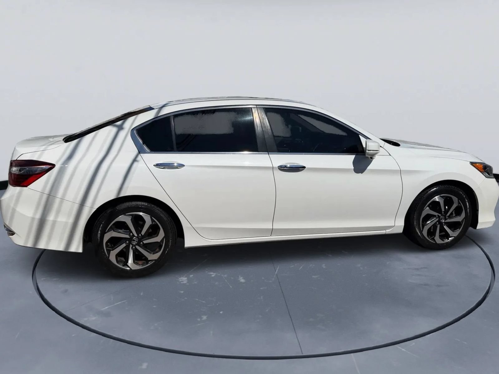 Used 2017 Honda Accord EX-L image 7