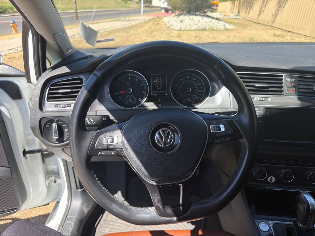 Used 2017 Volkswagen Golf Alltrack SE image 16