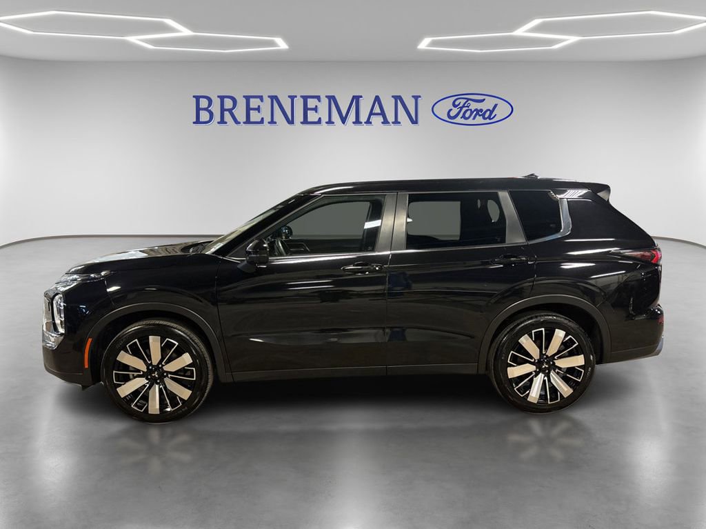 Used 2025 Mitsubishi Outlander SE image 8