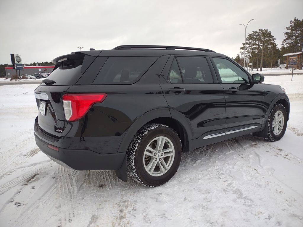 Used 2022 Ford Explorer XLT w/ Equipment Group 202A image 5