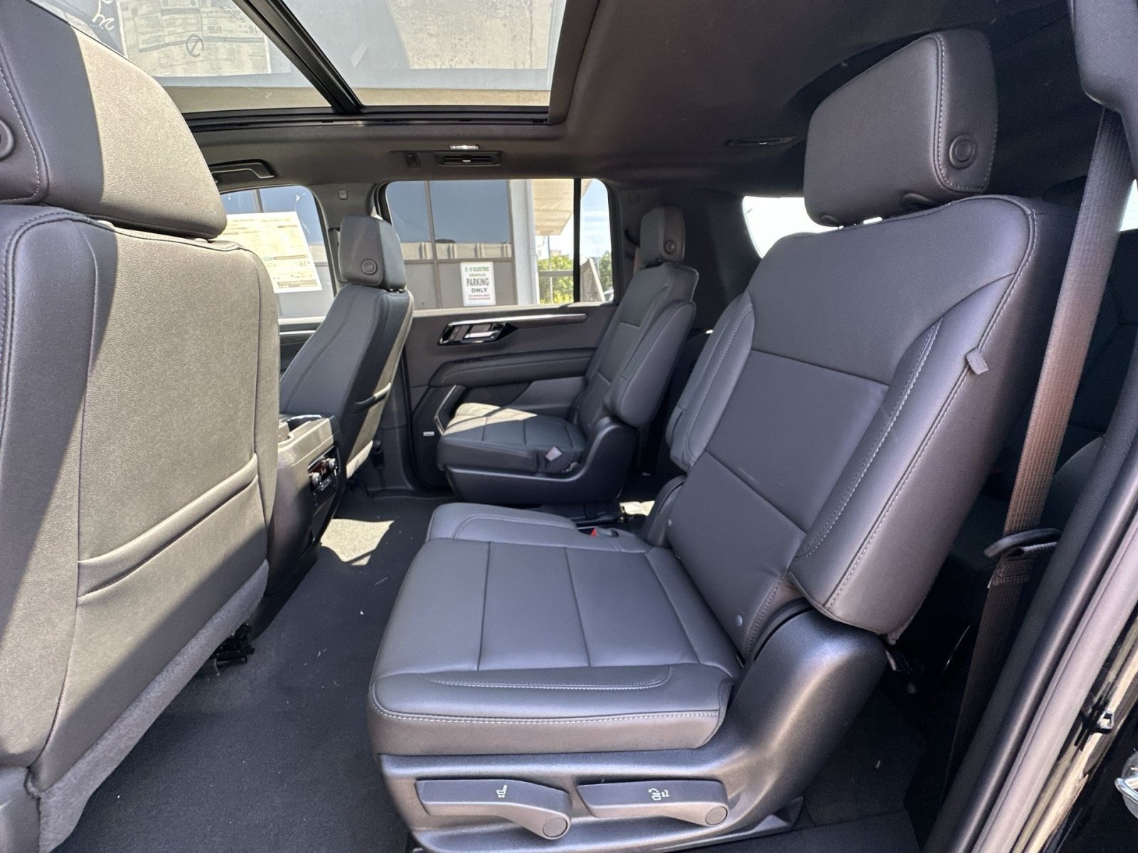 New 2026 Chevrolet Suburban LT w/ Advanced Technology Package AWD/4WD image 25