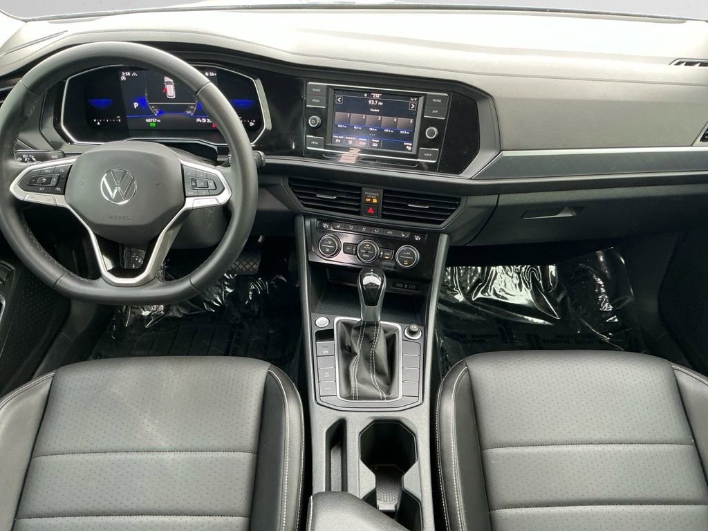 Used 2022 Volkswagen Jetta SE w/ Panoramic Sunroof Package image 10