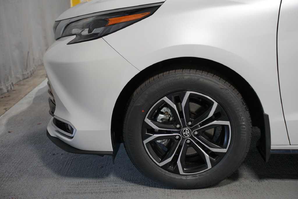 New 2026 Toyota Sienna Platinum AWD/4WD image 5