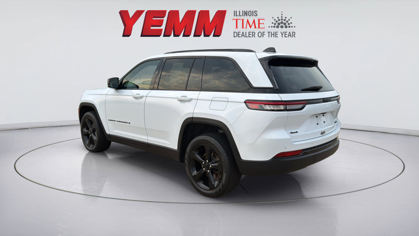 Used 2024 Jeep Grand Cherokee Limited w/ Black Appearance Package AWD/4WD image 10