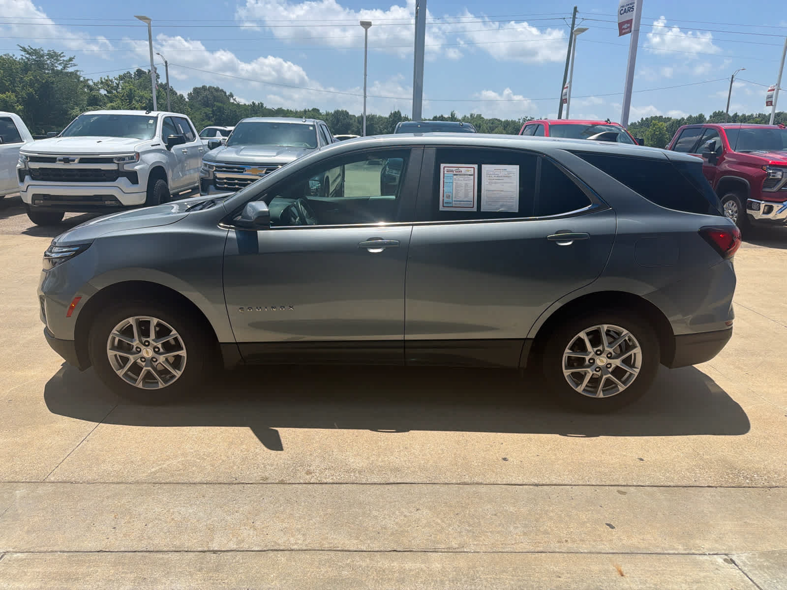 Used 2023 Chevrolet Equinox LT w/ Driver Convenience Package AWD/4WD image 3