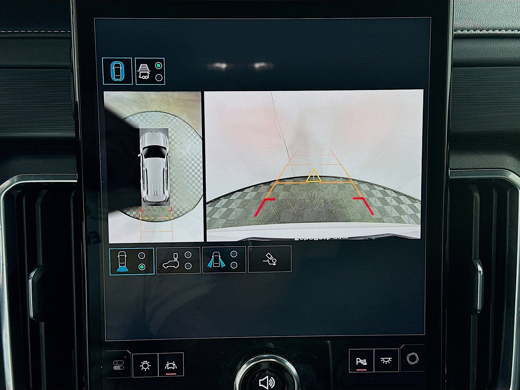 Used 2025 GMC Acadia Elevation image 23