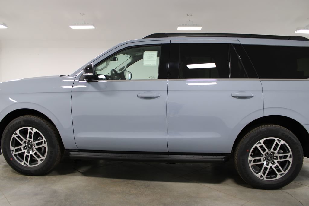 New 2026 Ford Expedition Active image 5