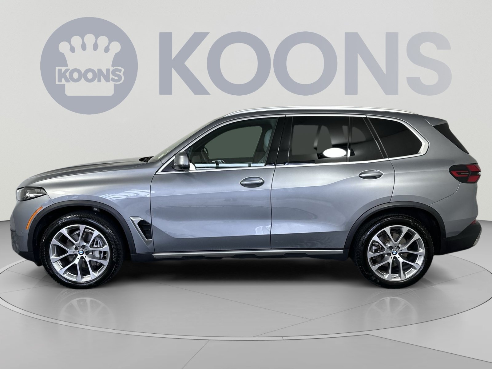 Used 2024 BMW X5 xDrive40i w/ Parking Assistance Package AWD/4WD image 2
