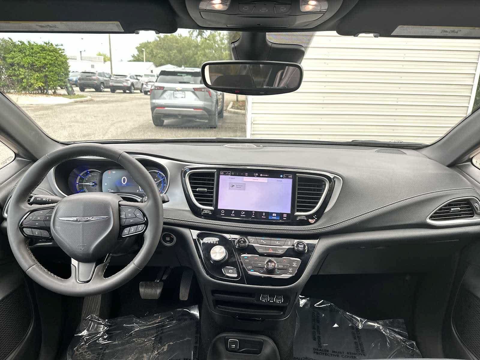 Used 2024 Chrysler Pacifica Limited FWD image 14