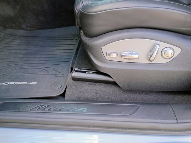 Used 2022 Porsche Macan AWD/4WD image 30