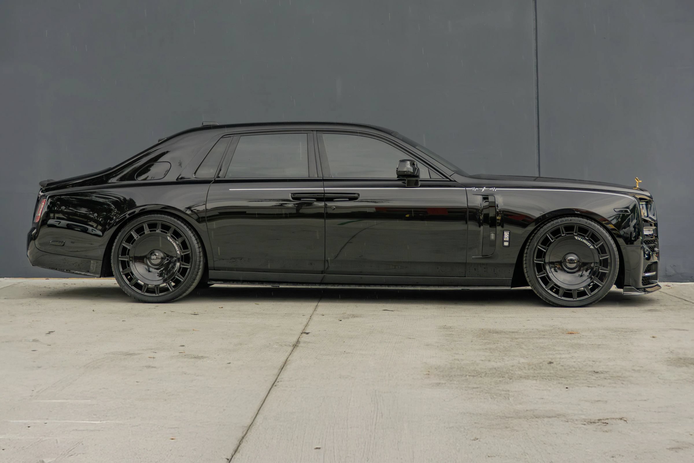 Used 2024 Rolls-Royce Phantom Sedan RWD image 6
