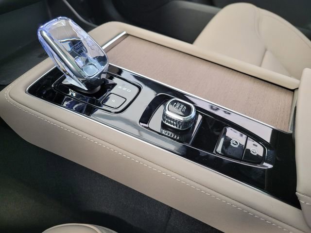 New 2026 Volvo XC90 B6 Plus w/ Protection Package Premier AWD/4WD image 19