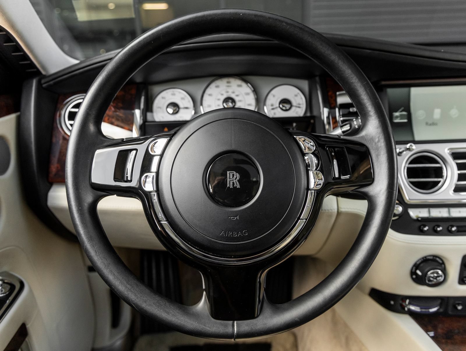 Used 2015 Rolls-Royce Ghost RWD image 30