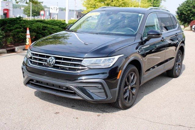 Used 2024 Volkswagen Tiguan SE w/ Panoramic Sunroof Package AWD/4WD image 11