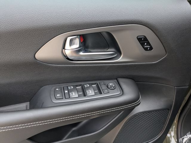 New 2027 Chrysler Pacifica Select FWD image 21