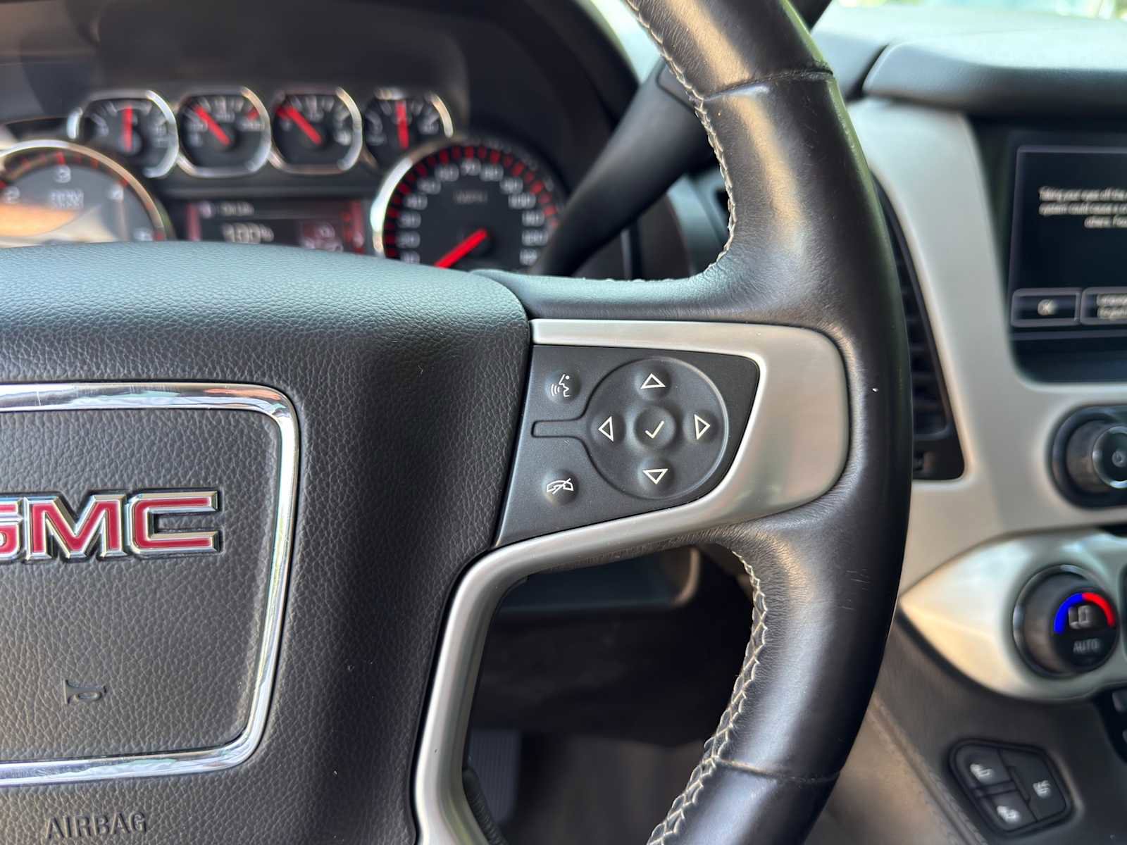 Used 2016 GMC Yukon XL SLT w/ Open Road Package RWD image 20