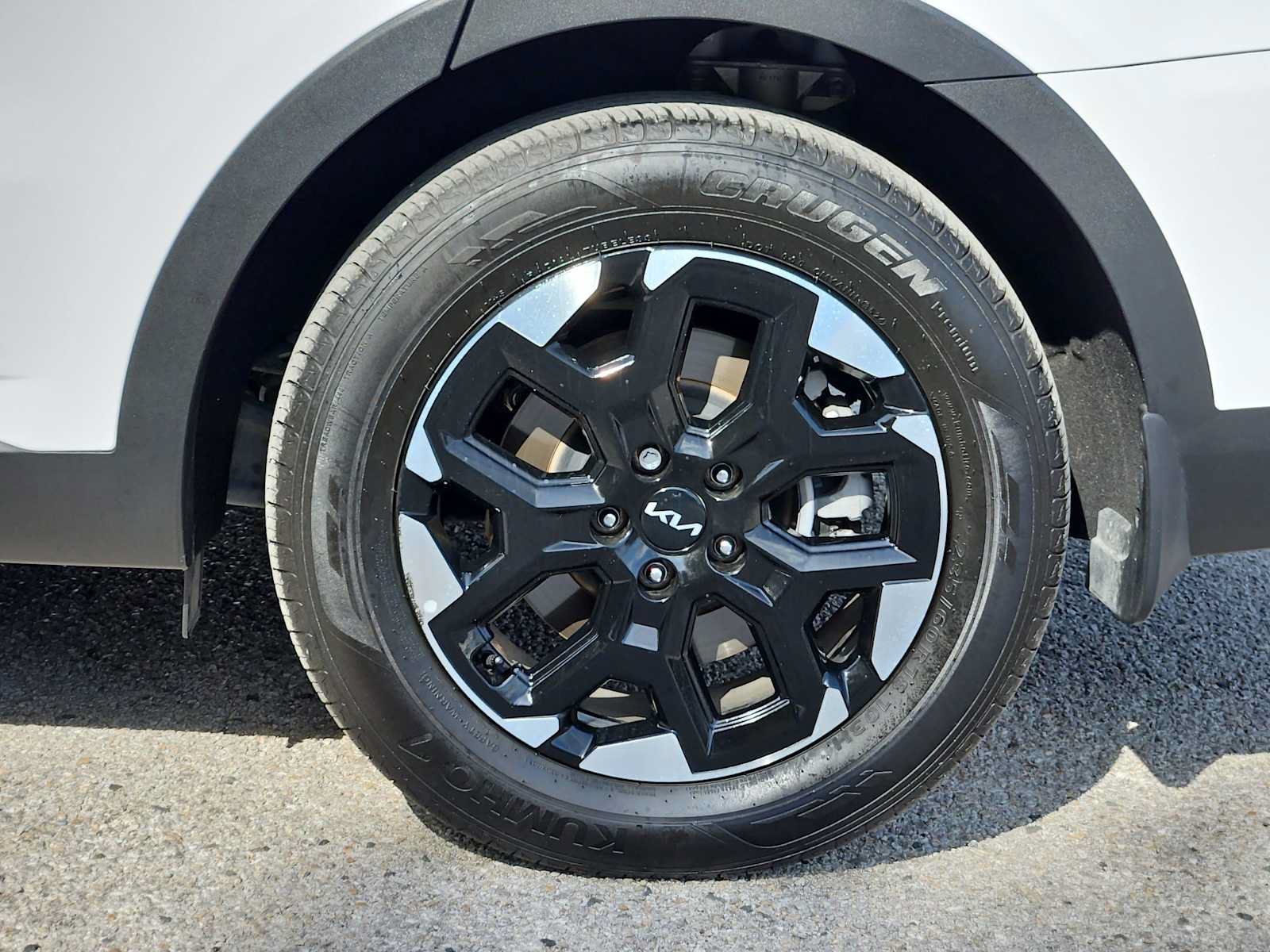 Certified 2025 Kia Sorento S FWD image 12