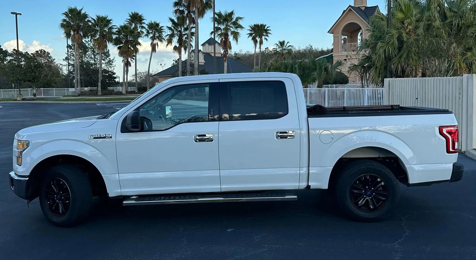 Used 2015 Ford F150 XLT image 4