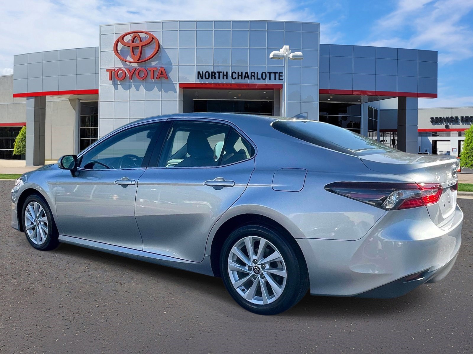 Used 2024 Toyota Camry LE w/ Convenience Package FWD image 4