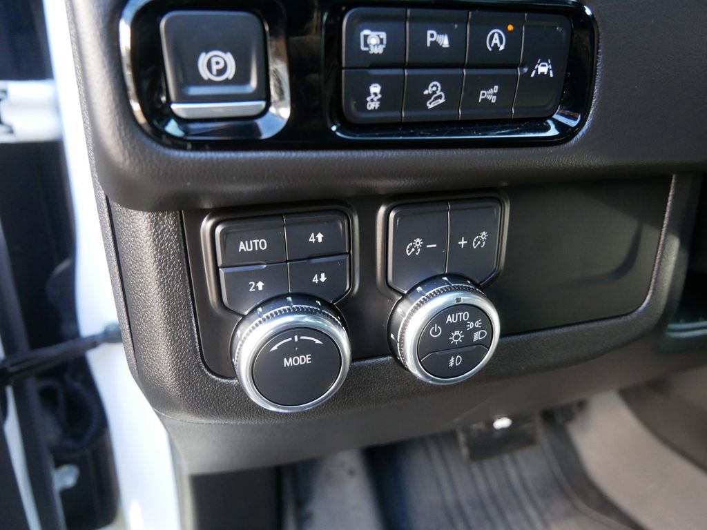 Certified 2025 GMC Yukon XL AT4 w/ AT4 Premium Package image 17