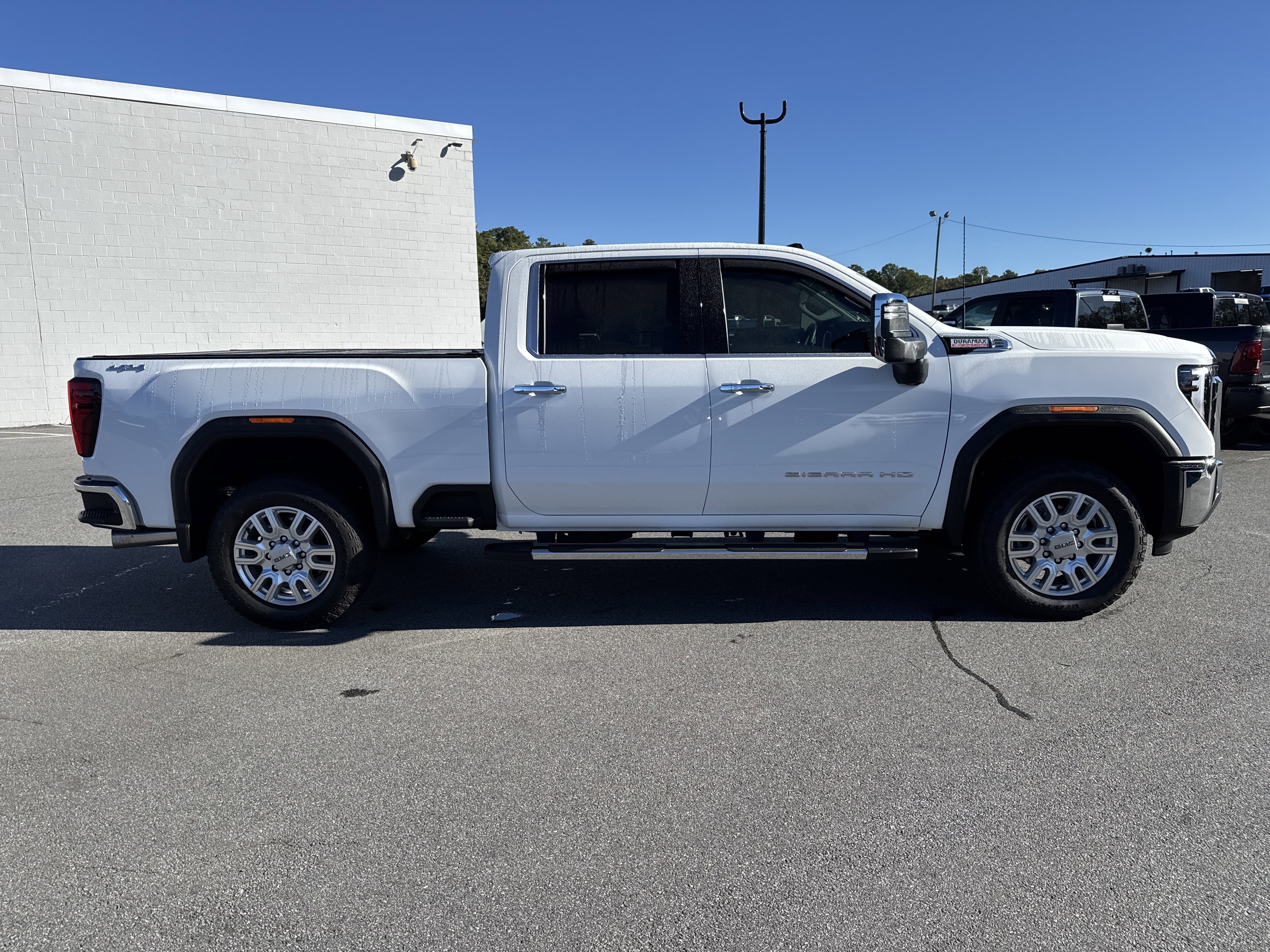 Used 2024 GMC Sierra 2500 SLT w/ SLT Convenience Package image 9