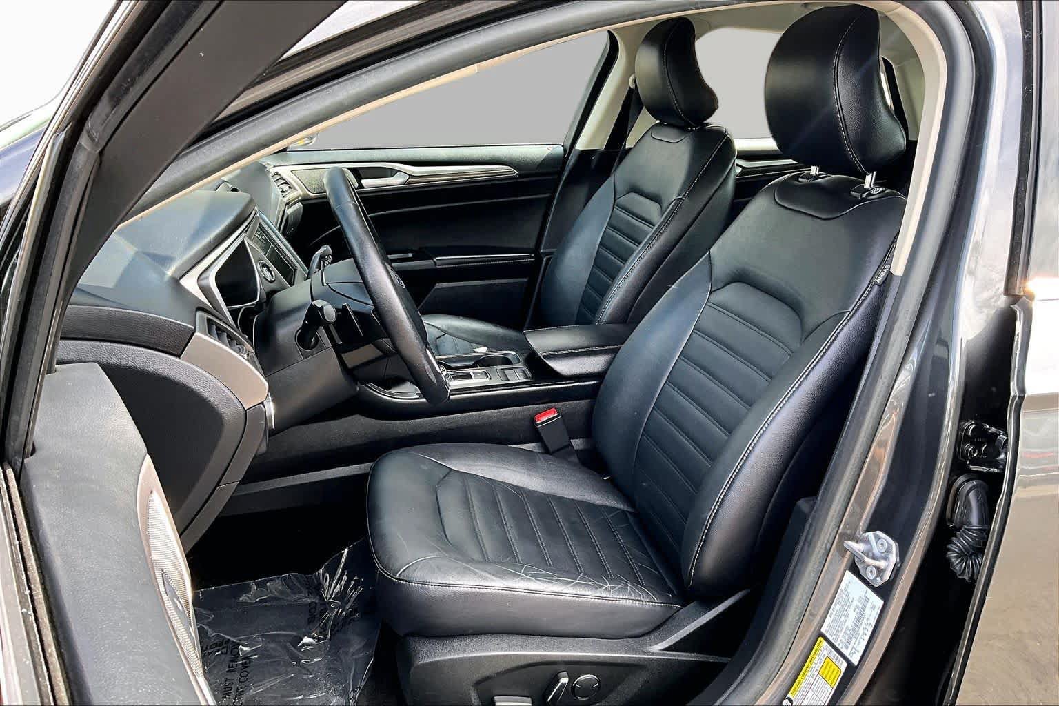 Used 2018 Ford Fusion SE w/ Fusion SE Technology Package FWD image 8