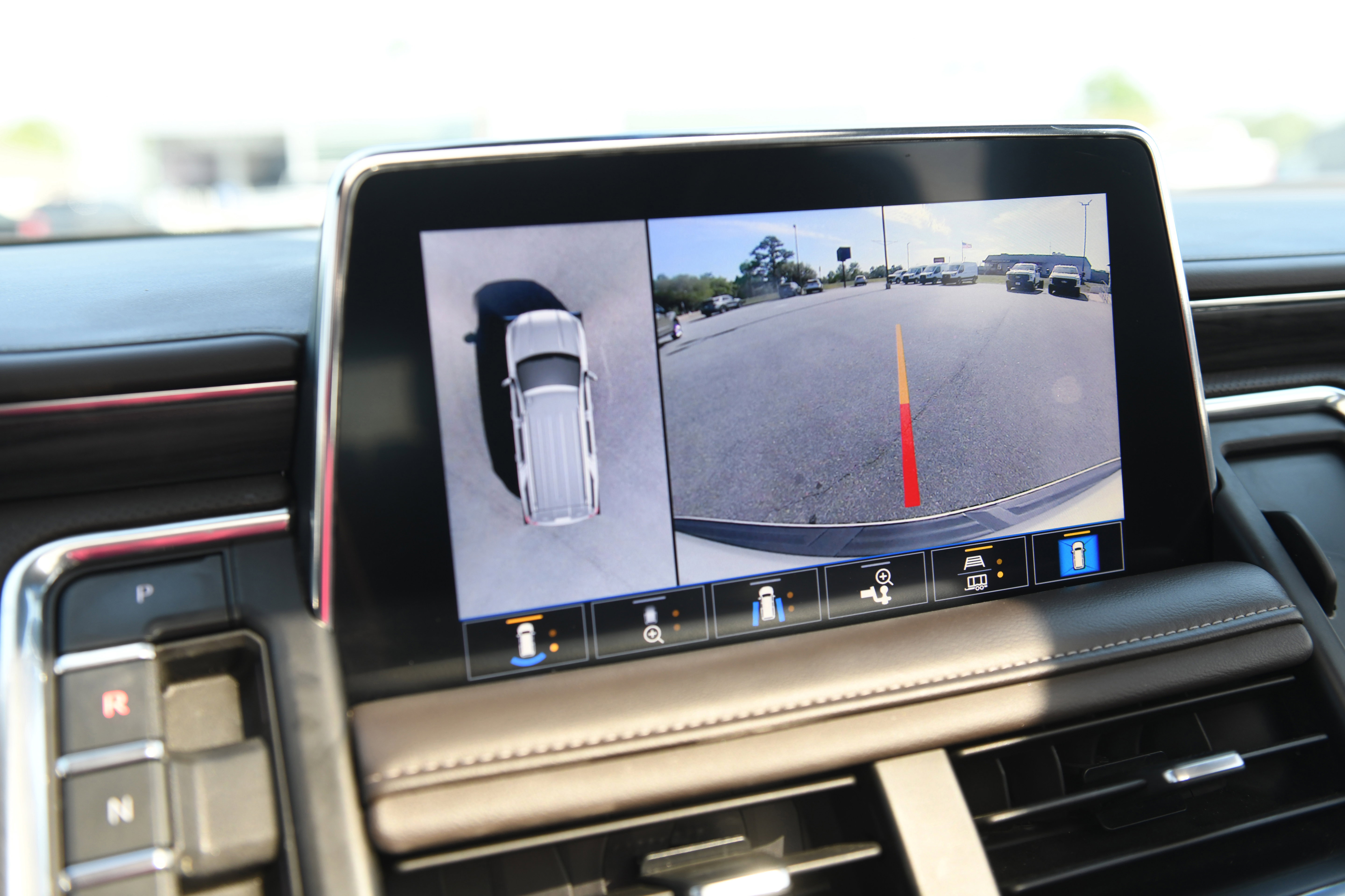 Used 2021 GMC Yukon SLT w/ SLT Luxury Plus Package image 24