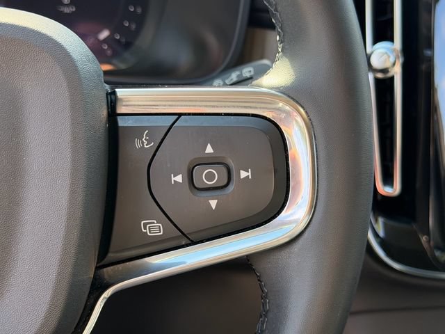 Used 2023 Volvo XC40 B4 Core w/ Convenience Package FWD image 27