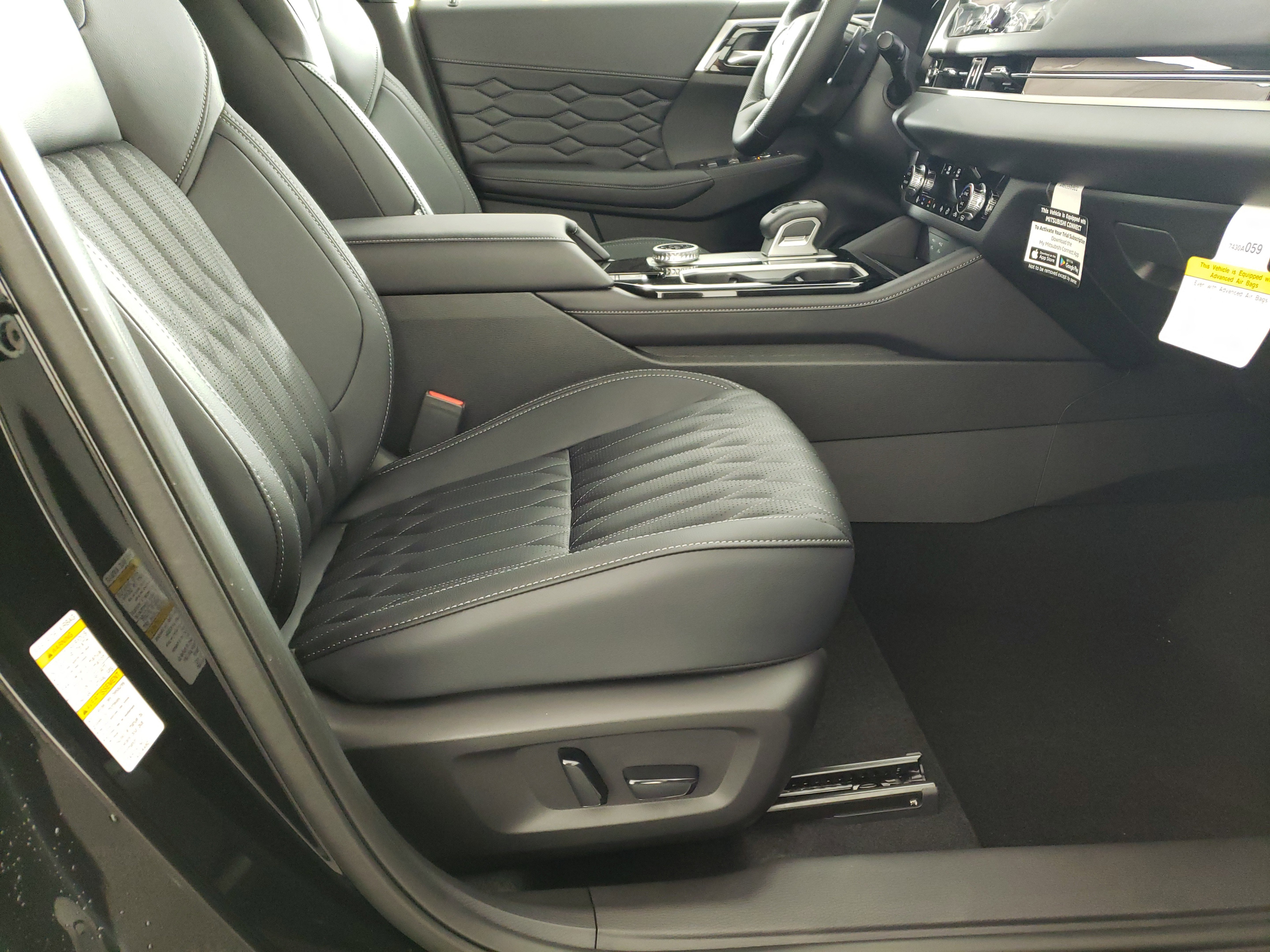 New 2025 Mitsubishi Outlander SEL image 14