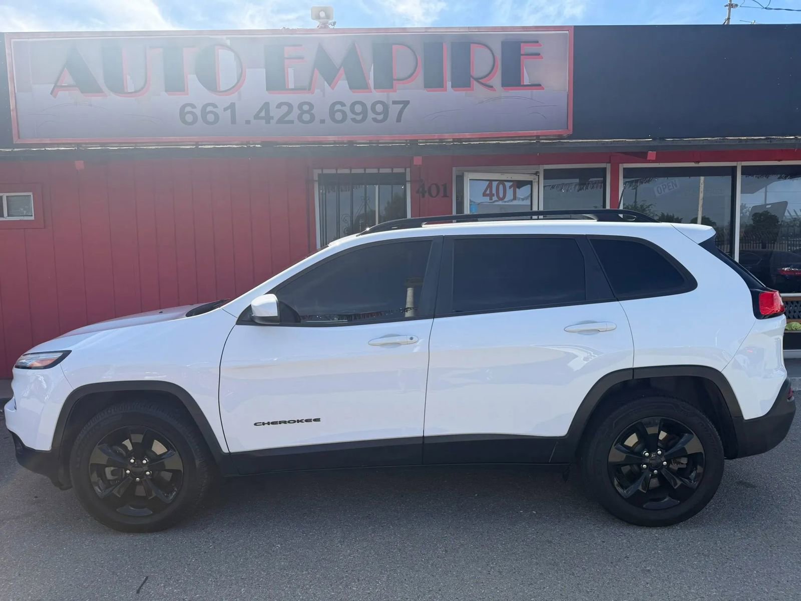 Used 2018 Jeep Cherokee Latitude w/ Altitude Package image 1