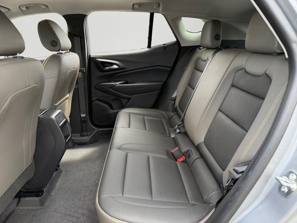 Used 2026 Chevrolet Trax ACTIV w/ Sunroof Package FWD image 11